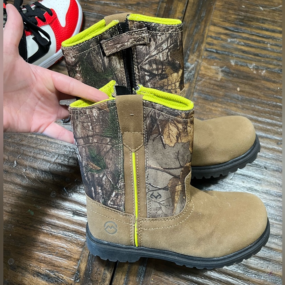 Hunting boots